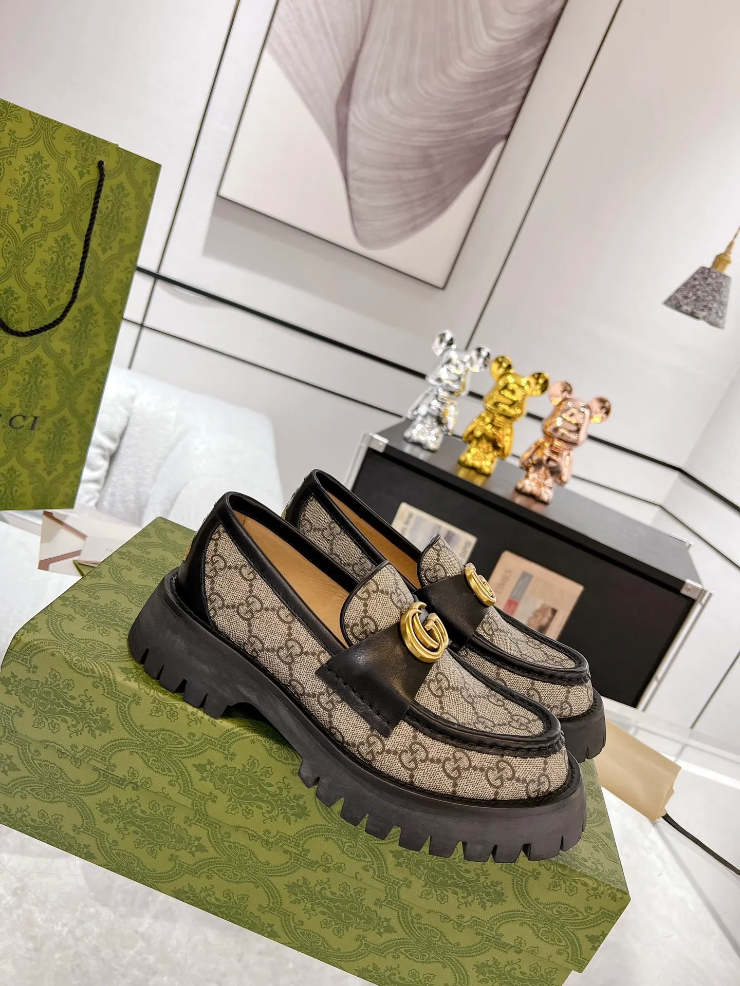 👟👟Ex-factory price 560👟👟 Male +10 Gucci Gucci 2023 early spring new product! The original version is developed into a higher version. Both men and women have open edge beads to ensure consistent quality. Size: 35-41# for women and 39-45# for men.